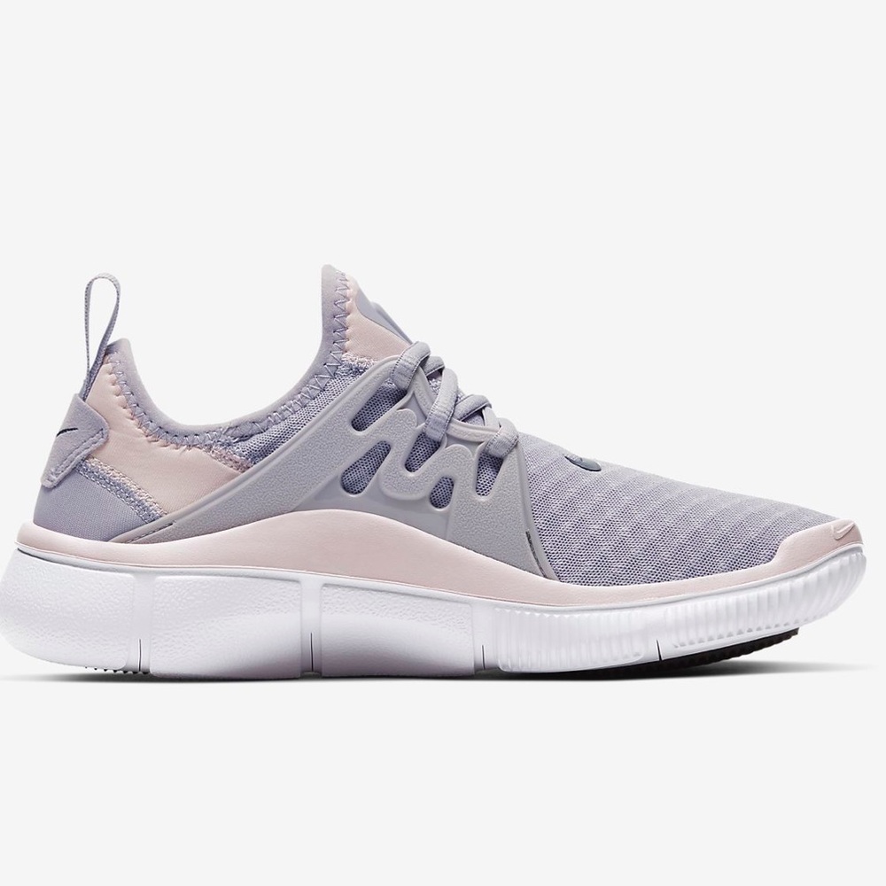 Women’s Nike Acalme sneakers, size 6. Never worn.